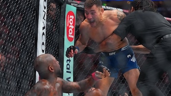 El demoledor nocaut del argentino Esteban Ribovics en la UFC: derribó tres veces a su rival y ganó en el primer round