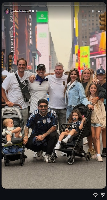 Barby Franco vivió el banderazo en familia junto a Fernando Burlando, su hija Sarah y un grupo de amigos