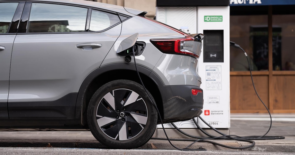 Photo: Infobae Electric Cars Surpass Gasoline Sales in Spain as One in Three New Vehicles is Electrified