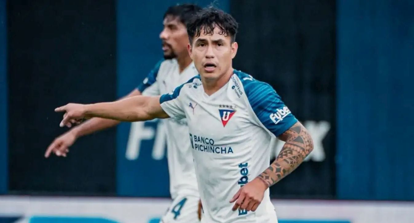 El mediocampista peruano brilla con su despliegue y una asistencia decisiva, permitiendo al equipo quiteño sumar tres puntos clave y consolidarse en la cuarta posición de la Liga Pro ecuatoriana tras vencer a Mushuc Runa (Facebook / Liga Deportiva Universitaria)