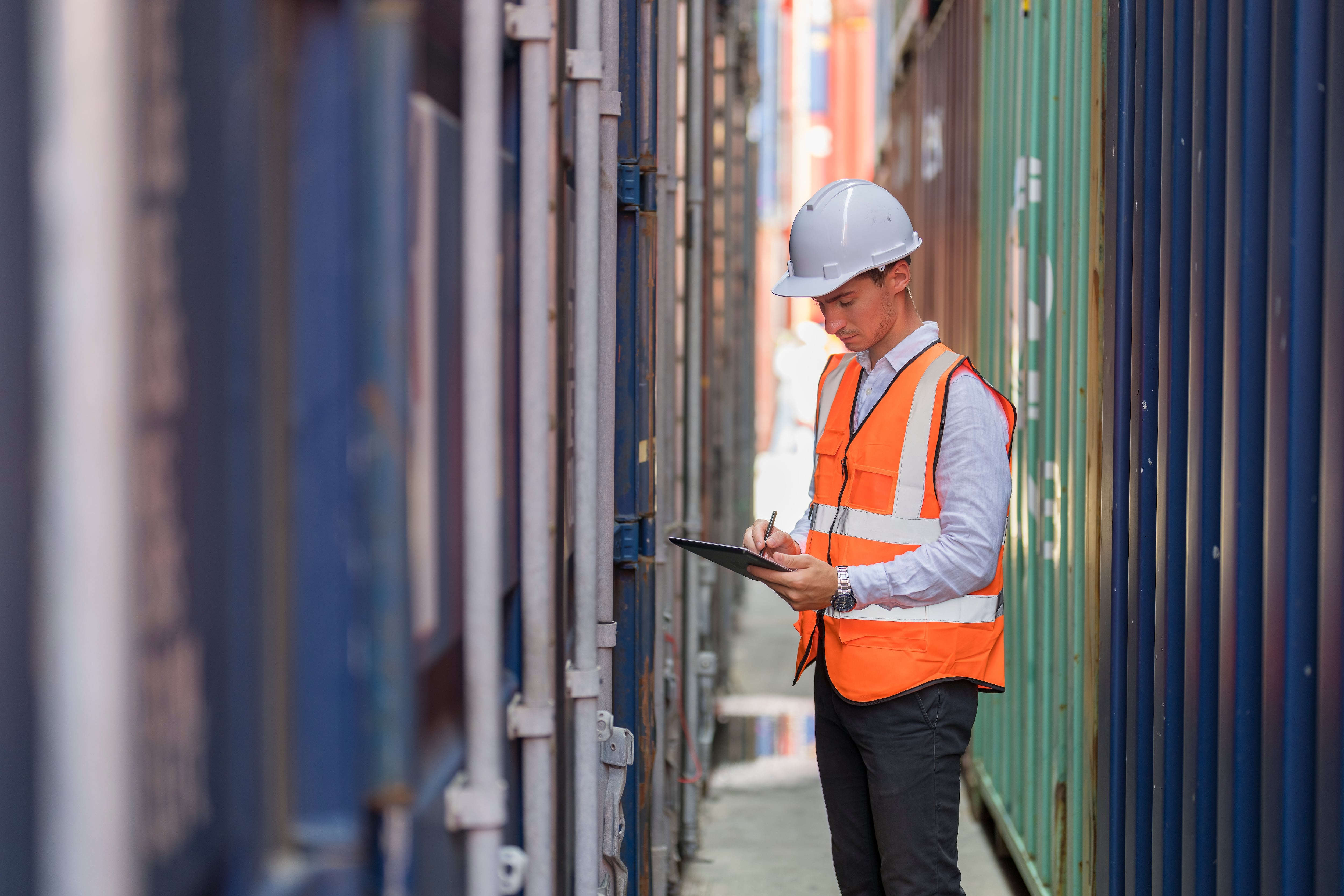 Representa a la empresa o a la persona que importa o exporta ante las autoridades de control (Foto: Shutterstock)