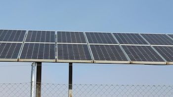 La eólica y solar superan