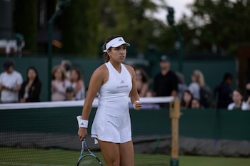 Camila Osorio aseguró su lugar en la segunda ronda de Wimbledon en sencillos, y espera por su debut en dobles ante las hermanas Serena y Venus Williams - crédito Luke Mayes