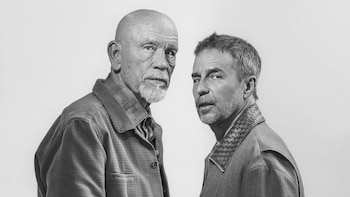 Sam Rockwell y John Malkovich, agentes de la CIA en el Chile de Allende: “Nunca discuten si en realidad deberían matar gente”