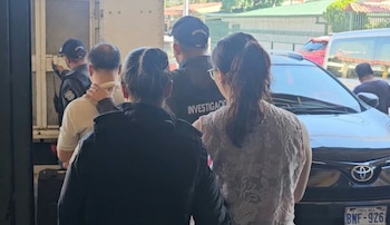 Feng, de nacionalidad china, figura como administrador de los establecimientos comerciales donde presuntamente trabajaban las personas menores de edad. Crédito: Dirección de Migración y Extranjería