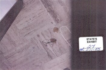 Las gafas encontradas en la escena no coincidían con las prescripciones ópticas del acusado. (Stephen B. Morton/Atlanta Journal-Constitution/AP)