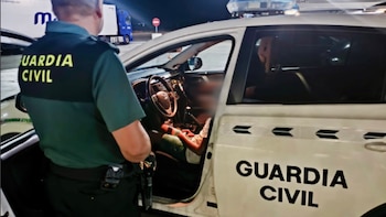 Recorre 140 kilómetros antes de darse cuenta de que había dejado “accidentalmente” a su hijo de 10 años en una gasolinera de Aldea del Cano (Cáceres)
