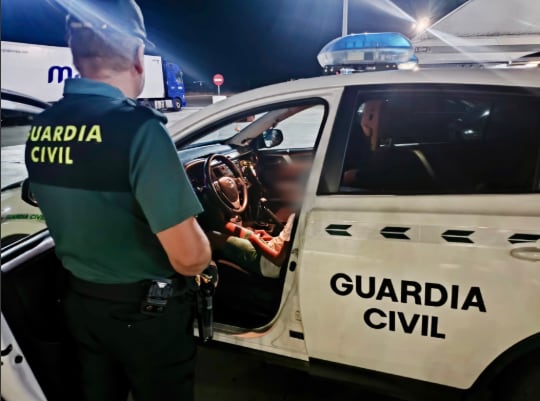 Recorre 140 kilómetros antes de darse cuenta de que había dejado a su hijo de 10 años en la gasolinera (Guardia Civil Cáceres)