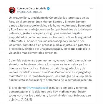 Abelardo de la Espriella critica