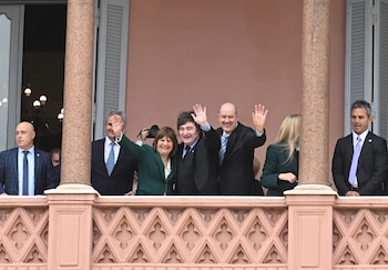 Milei en el balcón de la Casa rosada