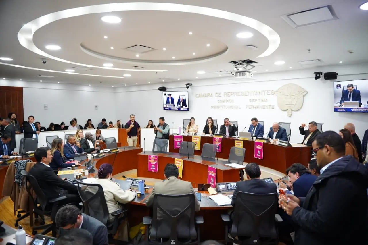 La Comisión Séptima de la Cámara de Representantes aprobó en primer debate el proyecto de ley que amplía la licencia de paternidad en Colombia - crédito Cámara de Representantes