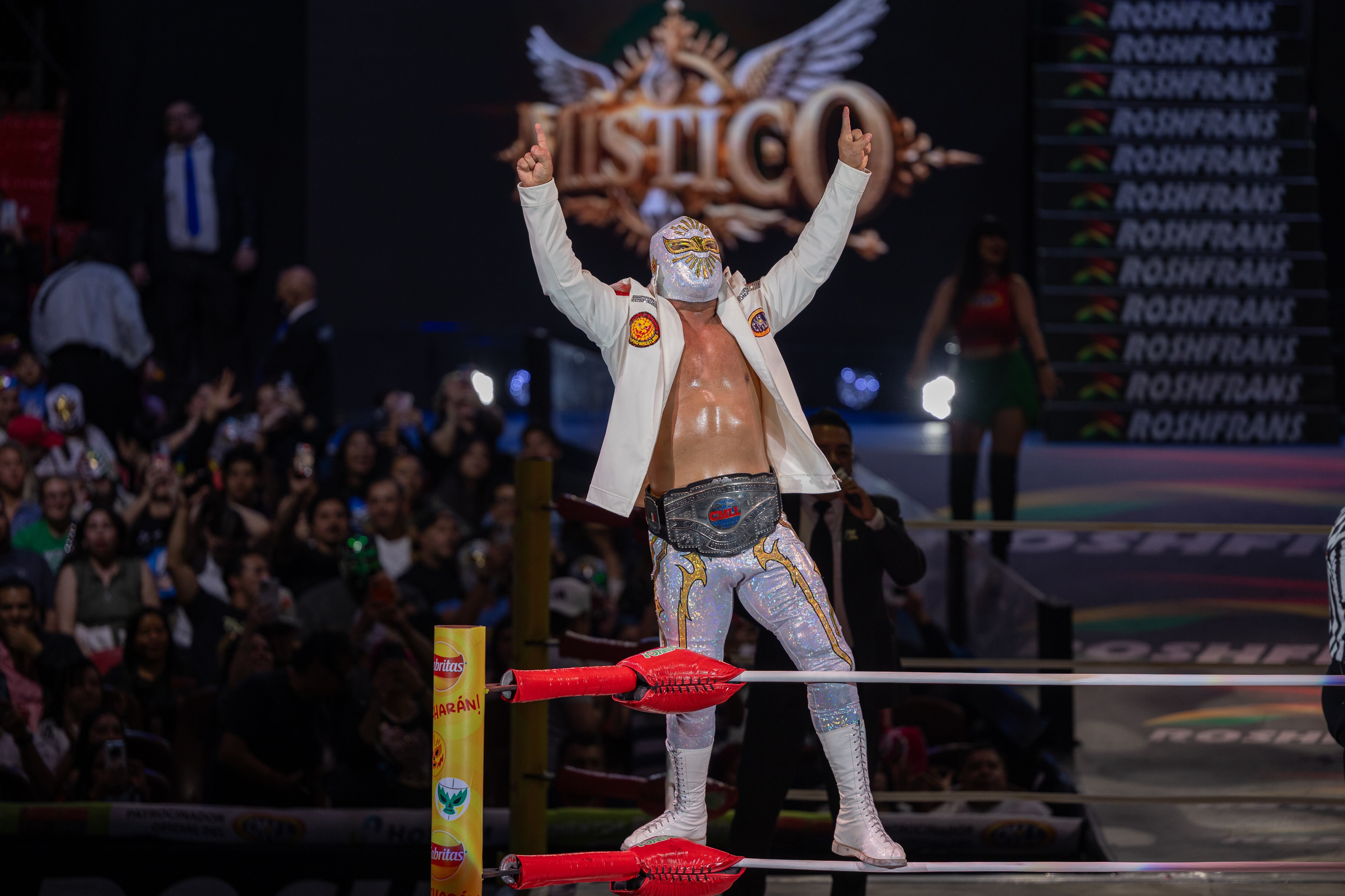 Místico protagonizó el combate estelar de Fantasticamanía al imponerse a Templario en una lucha de más de 28 minutos, consolidando su momento como figura central del CMLL (CMLL / Diego Cedrix)