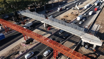 El gobierno de la Ciudad cerrará la Autopista Dellepiane durante 24 horas por la instalación de una pasarela