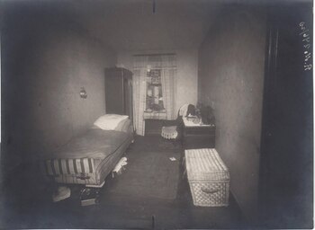 El dormitorio en el departamento