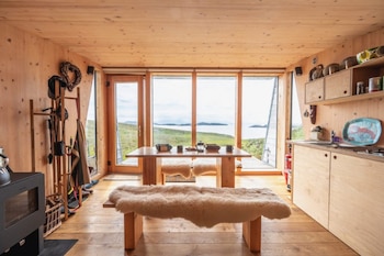 La cabaña de la isla Mullagrach que se vende por menos de medio millón de euros. (Savills)