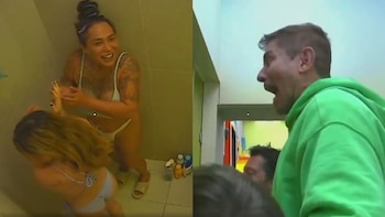Ernesto Laguardia espía a Karina Torres y Gema Garoa bañándose juntas, con ayuda de Yahir y Memo Schutz (Captura de pantalla)