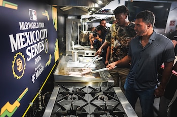 Activaciones como clínicas, murales y experiencias gastronómicas posicionan a la CDMX como una sede clave para la Mexico City Series 2026. (X/ @Padres)