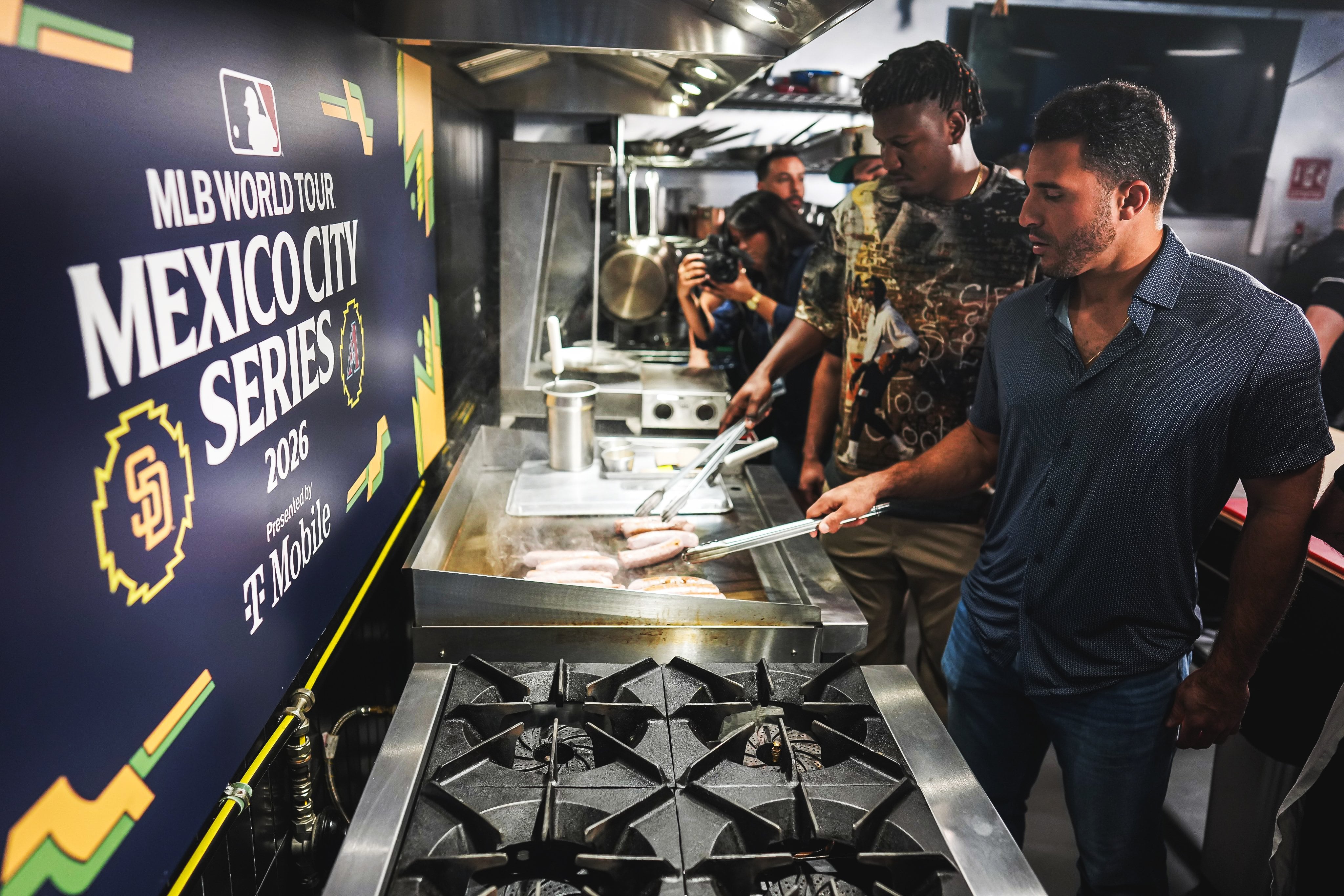 Activaciones como clínicas, murales y experiencias gastronómicas posicionan a la CDMX como una sede clave para la Mexico City Series 2026. (X/ @Padres)