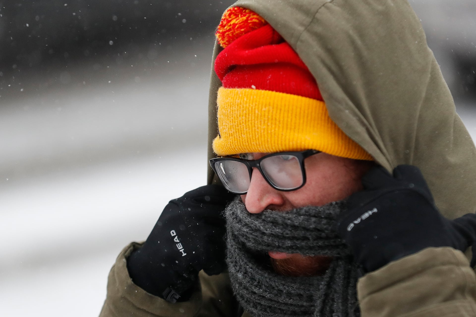 Las temperaturas mínimas que podrían ubicarse entre 2°C y 5°C en algunas áreas metropolitanas (AP Photo/John Minchillo)
