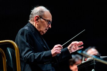 El compositor y director de