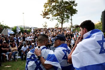 La gente está cubierta con