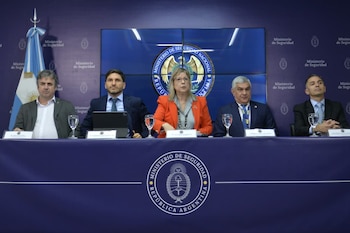 Conferencia de prensa de la ministra Alejandra Monteoliva junto al gobernador Maximiliano Pullaro