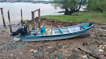 Las tropas de la Armada y el Ejército incautaron 675 millones de pesos y municiones durante la operación en el sector Arenal - crédito Armada Nacional