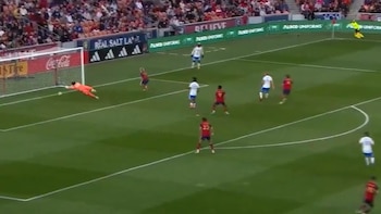 El blooper entre un arquero y un defensor en la MLS que es candidato al gol más insólito del año en el fútbol