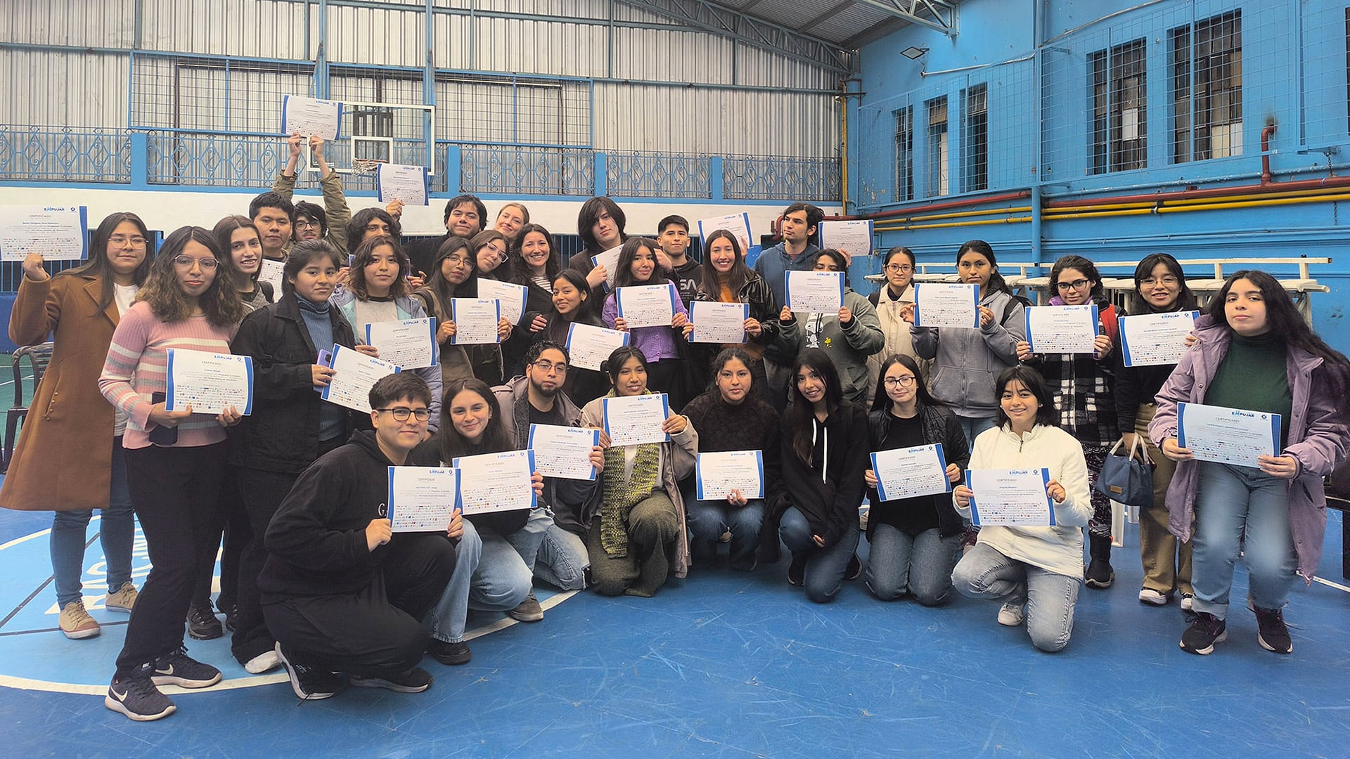 Jóvenes finalizando el programa