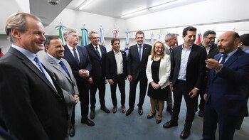 Wado de Pedro junto a