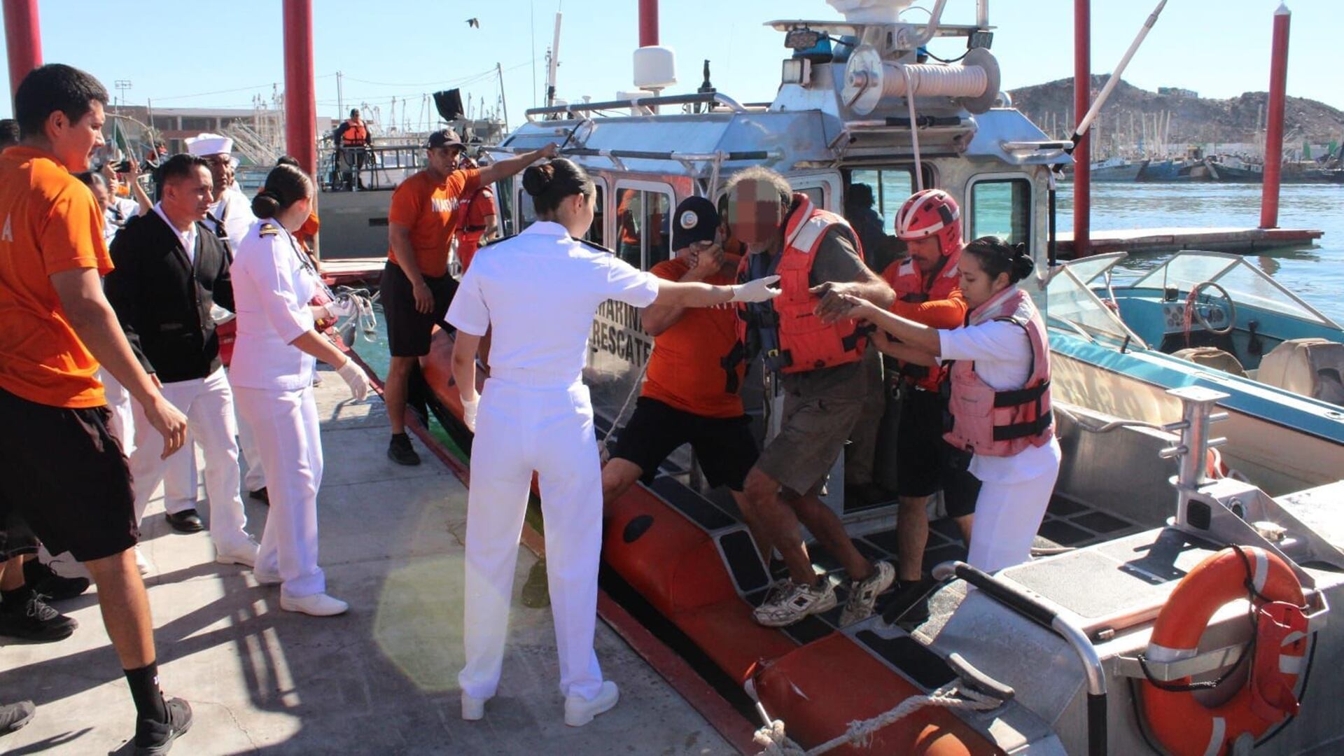 Las tres personas fueron rescatadas cinco días después.Foto: Marina