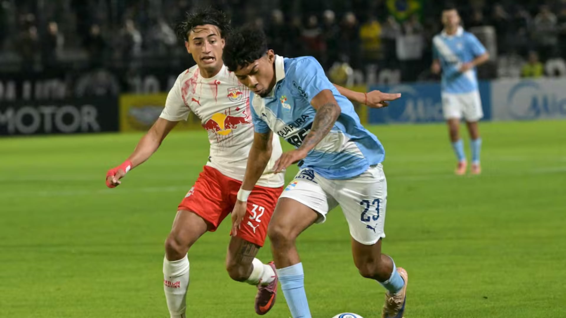 Maxloren Castro fue titular contra RB Bragantino. - Crédito: AFP