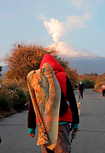 Decenas de peregrinos comenzaron este