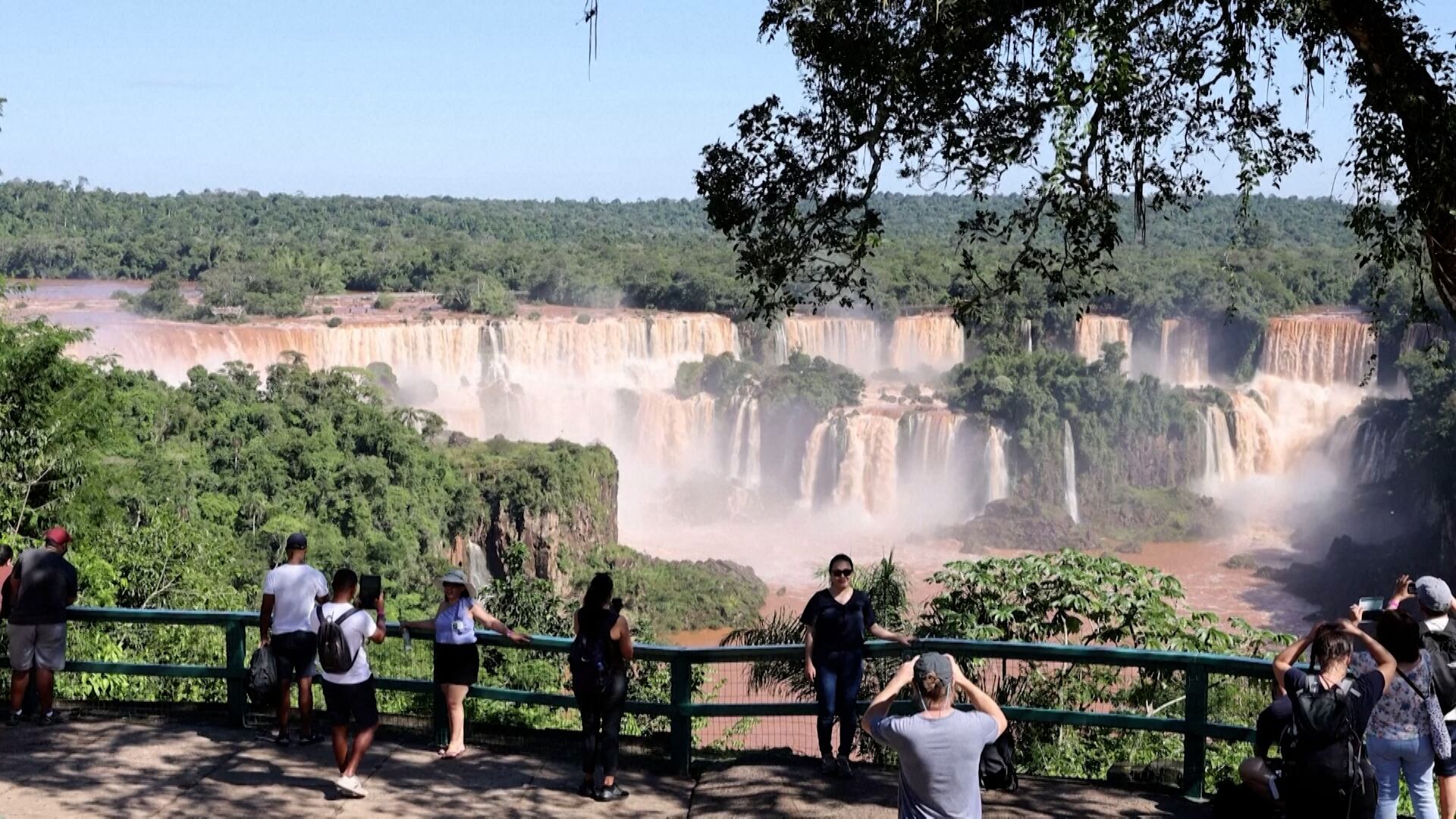 Las Cataratas del Iguazú celebran 14 años como una de las Nuevas 7 Maravillas Naturales del Mundo, atrayendo turistas de todo el planeta