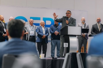 Líderes religiosos de la Confraternidad de Entidades Pentecostales de las Américas pidieron en Washington a Donald Trump una extensión del TPS para salvadoreños antes de su vencimiento. (Foto cortesía Líderes religiosos Pentecostales)