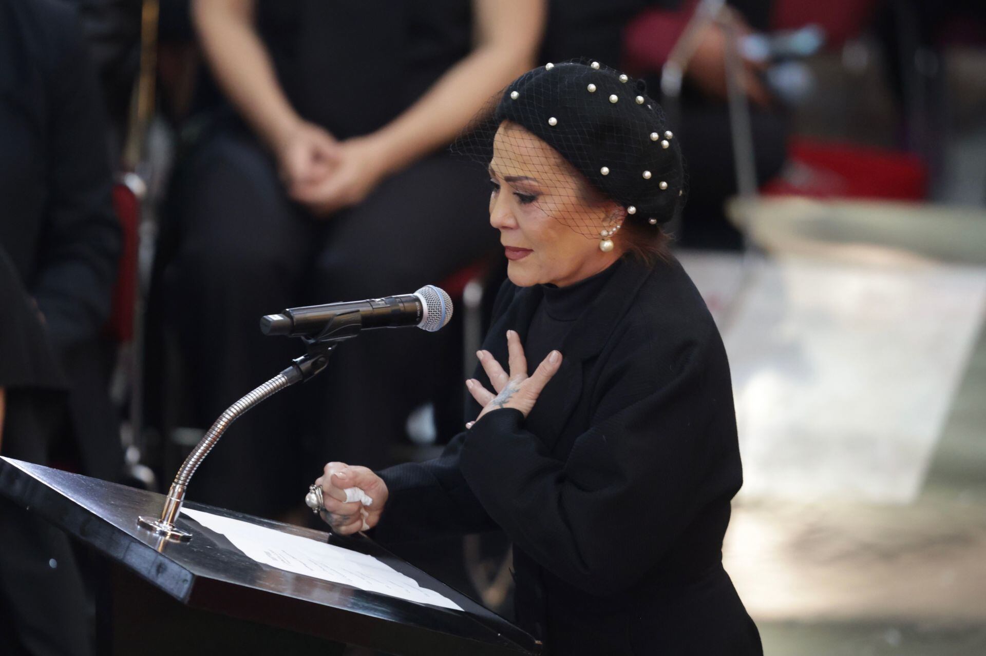 La persistencia de biopolímeros en el cuerpo de la cantante sigue generando complicaciones y preocupación (Foto: Cuartoscuro)