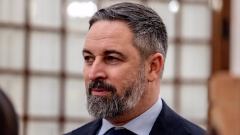 Abascal reta a Sánchez a