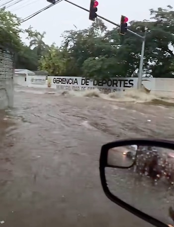Una onda tropical podría generar más precipitaciones en el norte del país. Miles de sampedranos se vieron afectados por las inundaciones provocadas por las lluvias. (Foto: Redes sociales / captura de video)