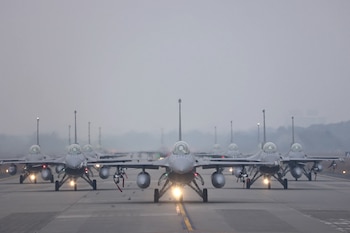 12 aviones de combate F-16V
