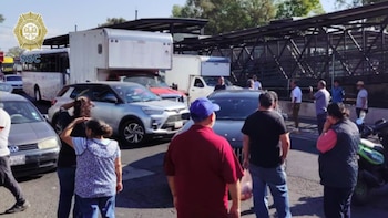 Reportan cierre vial en Oriente 110, en la alcaldía Iztacalco. (X/@OVIALCDMX)