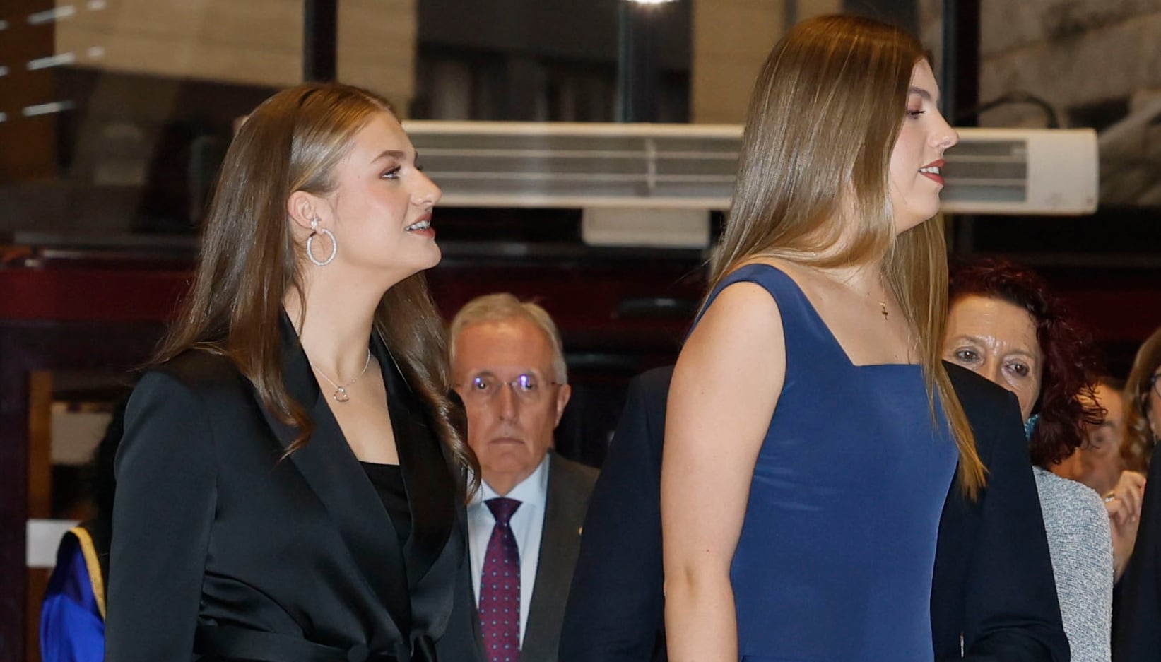La princesa Leonor y la infanta Sofía en el concierto. (EFE/ Ballesteros)