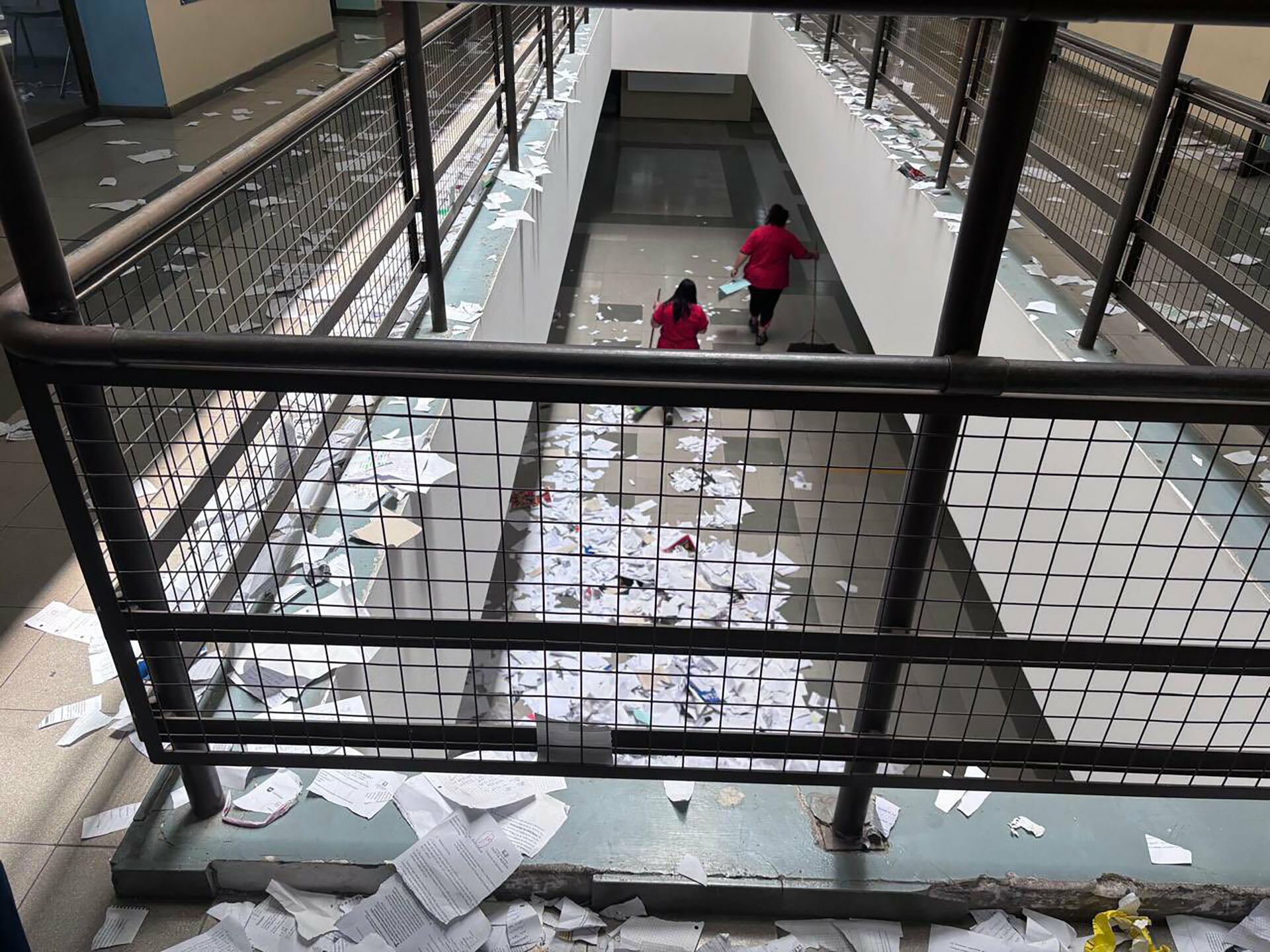 Así quedó uno de los patios principales del colegio universitario en Mendoza (@MATIPASCUALETTI)