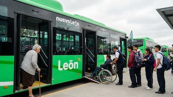 Descuentos en el transporte público de Monterrey: adultos mayores, estudiantes y personas con discapacidad