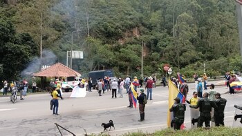 Manifestantes de Cáqueza intensifican reclamos