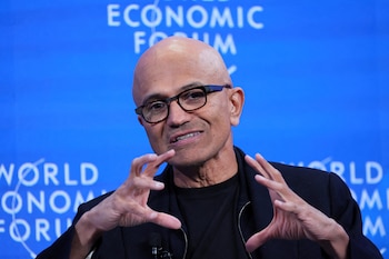 Nadella añade un matiz específico: poder observar la cadena de pensamiento del modelo es innegociable.
REUTERS/Denis Balibouse