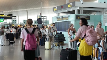 España realiza controles a 199 pasajeros llegados desde Italia en el primer día de restablecimiento de fronteras con el país transalpino