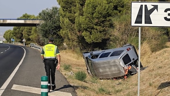 Muere un hombre tras salirse su vehículo de la vía y volcar en una cuneta en la A-23, a la altura de Almudévar