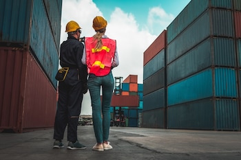 Si un estudiante o joven profesional me preguntara dónde adquirir una base sólida para construir una carrera de largo plazo, mi recomendación sería clara: pasar por un estudio de despachante de aduana (Foto: Shutterstock)