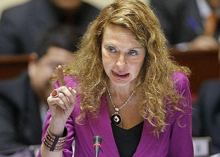 Eliane Karp a Martha Chávez: “Escúchame, Marthita. Alberto Fujimori mandó a matar y torturar a miles, mi esposo no”