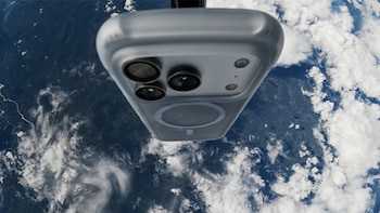 Teléfono soltado desde la estratósfera